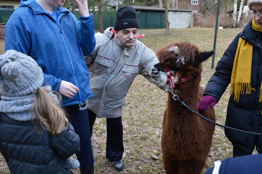 Egzotyczni goście w Domu Pomocy Społecznej w Konstancinie